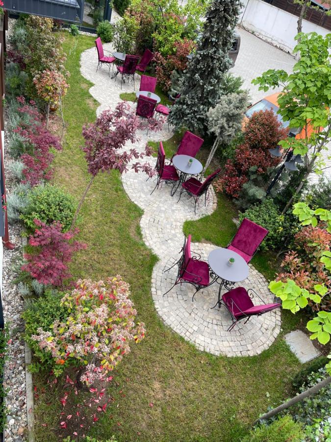 Etnomania Boutique Hotel Pristina Exteriör bild