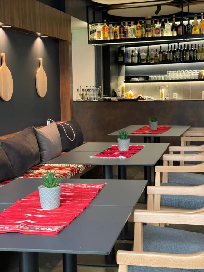 Etnomania Boutique Hotel Pristina Exteriör bild